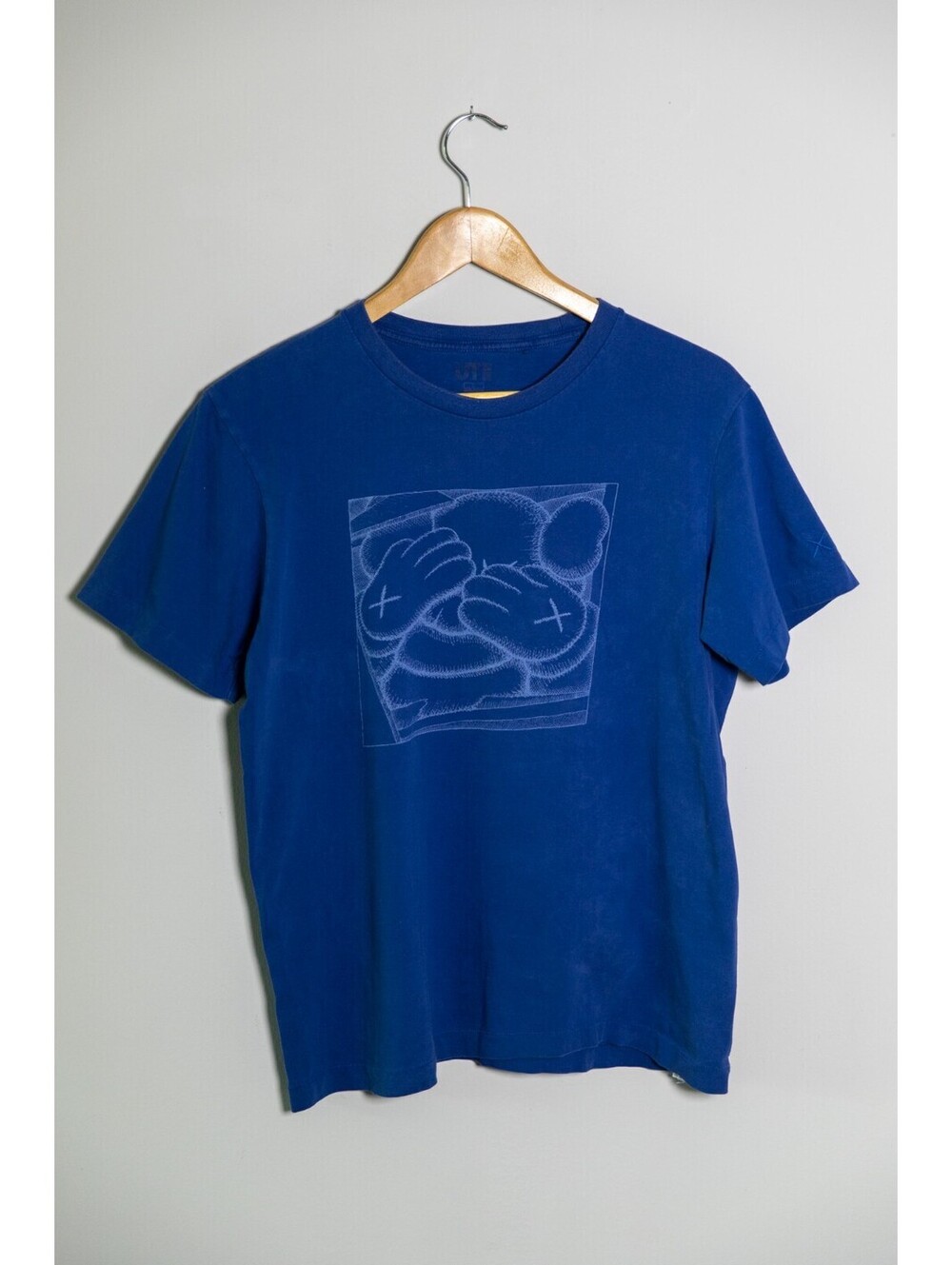 Kaws x Uniqlo UT Hands Over Face T-shirt Japan Size L
